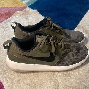 Men’s Nike shoes size 11